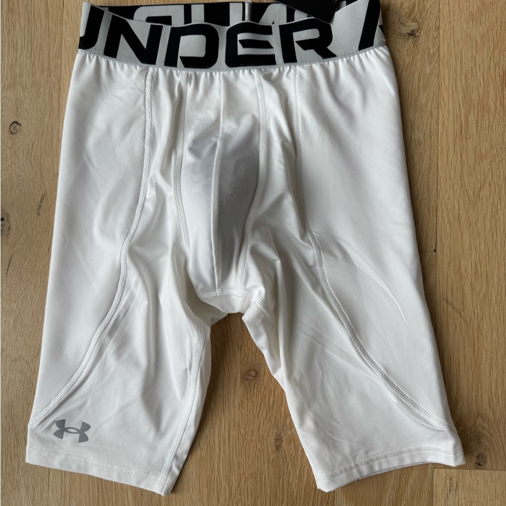 Under Armour Men's White Baseball sliders with Cup. Size Medium